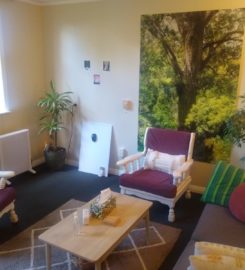Cosy therapy room in the gardens (weekends only)