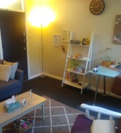 Cosy therapy room in the gardens (weekends only)