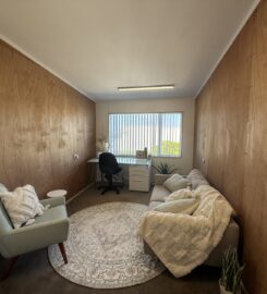 Therapy room for lease