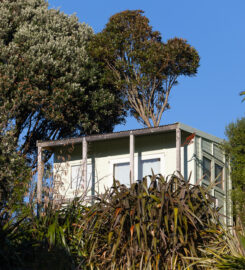 Retreat-Style Therapy Cabin for Hire – Paekākāriki