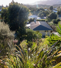 Retreat-Style Therapy Cabin for Hire – Paekākāriki